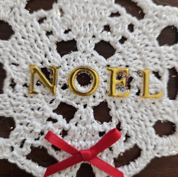Christmas Ornaments Crochet Doily Wreaths  Set of 3  - Faux Peppermints,Noel - Picture 9 of 11